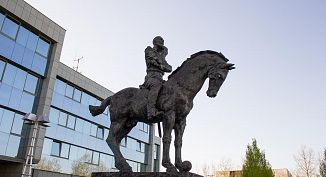konjeniški kip Rudolfu Maistru