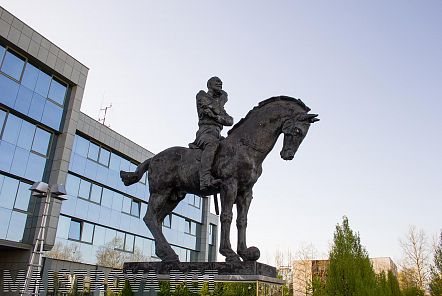 konjeniški kip Rudolfu Maistru