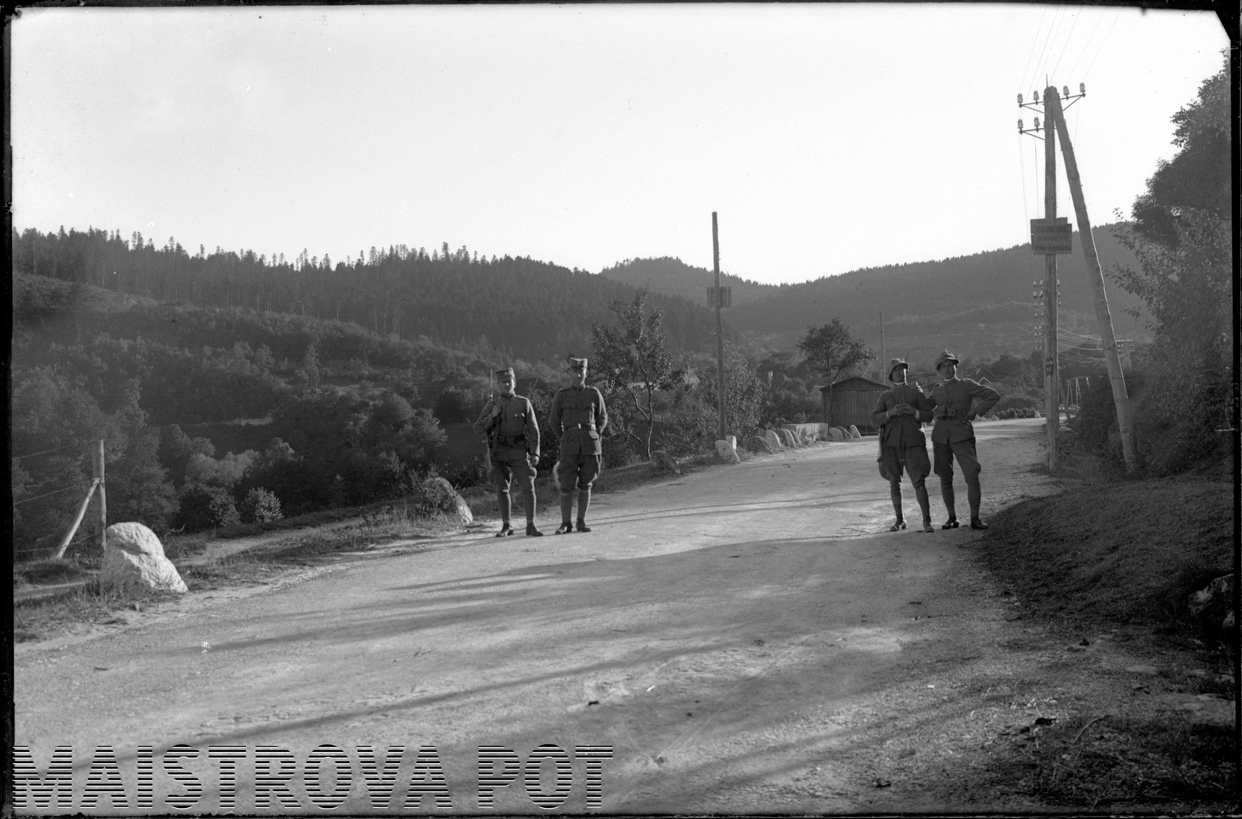 Jugoslovanska žandarja in italijanska karabinjerja