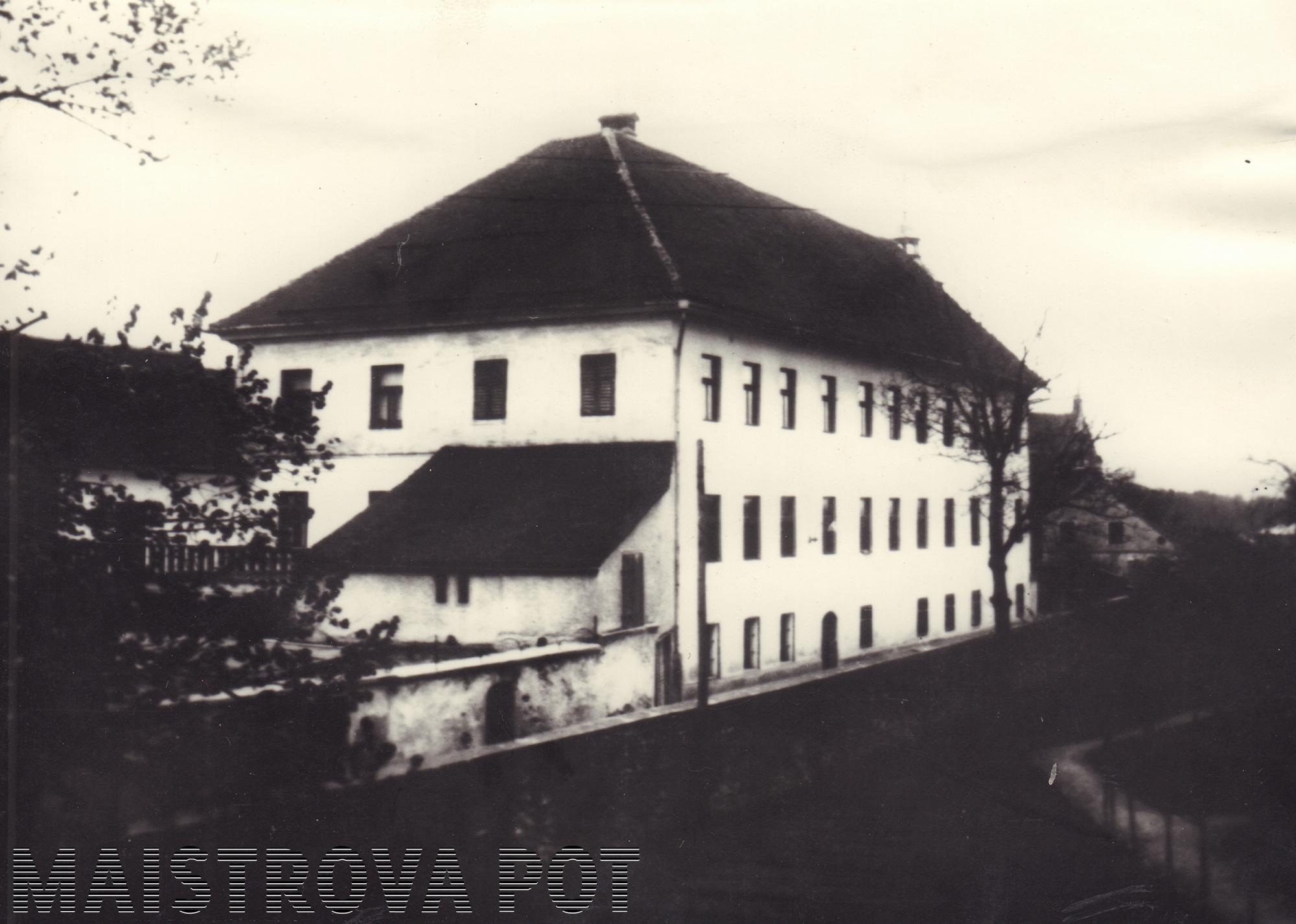 fotografija nekdanje ljudske šole in nižje gimnazije v Kranju